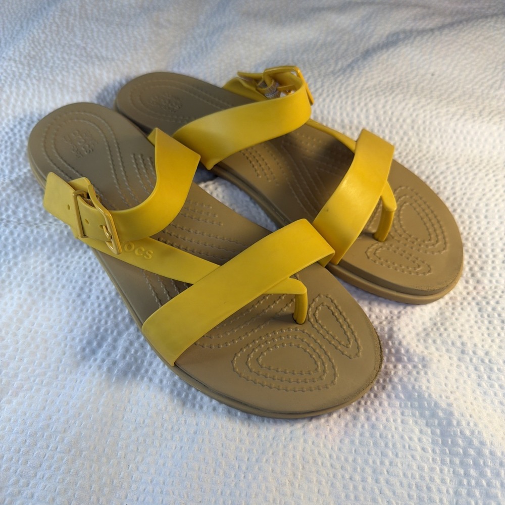 WOMEN'S CROCS TULUM TOE POST SANDALS Canary Tan W9